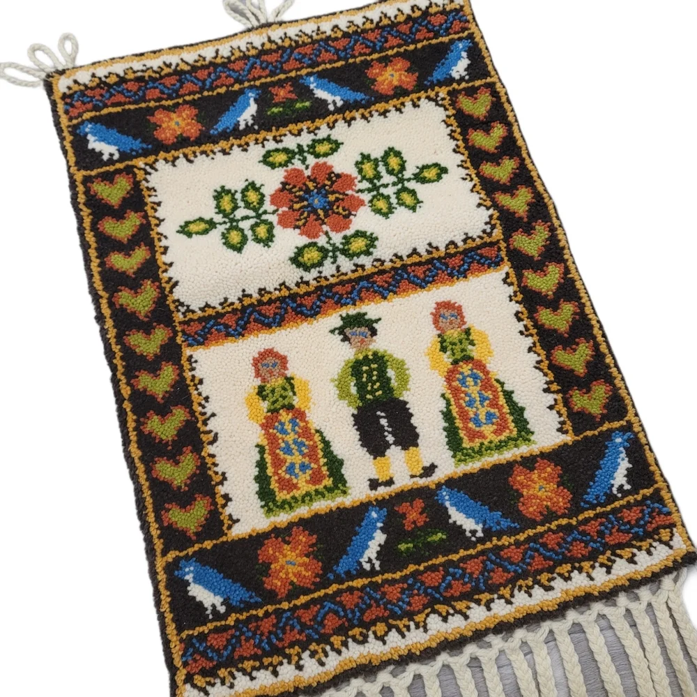 Wertvolle Handarbeit Wall Decor Junghans-Wolle Germany 80s Handwoven Wool vintag